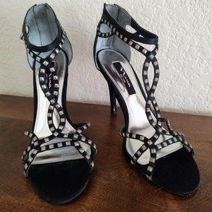 Women's NINA New York Black with metal brad accents, SZ 8M, 4" heel